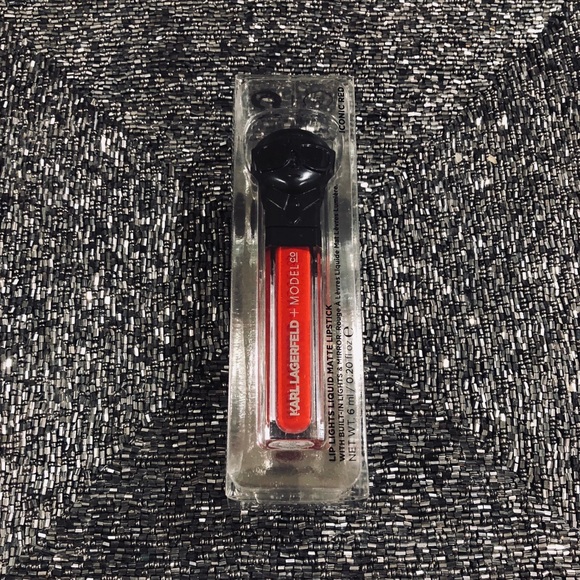 Karl Lagerfeld Lipstick - Picture 4 of 5